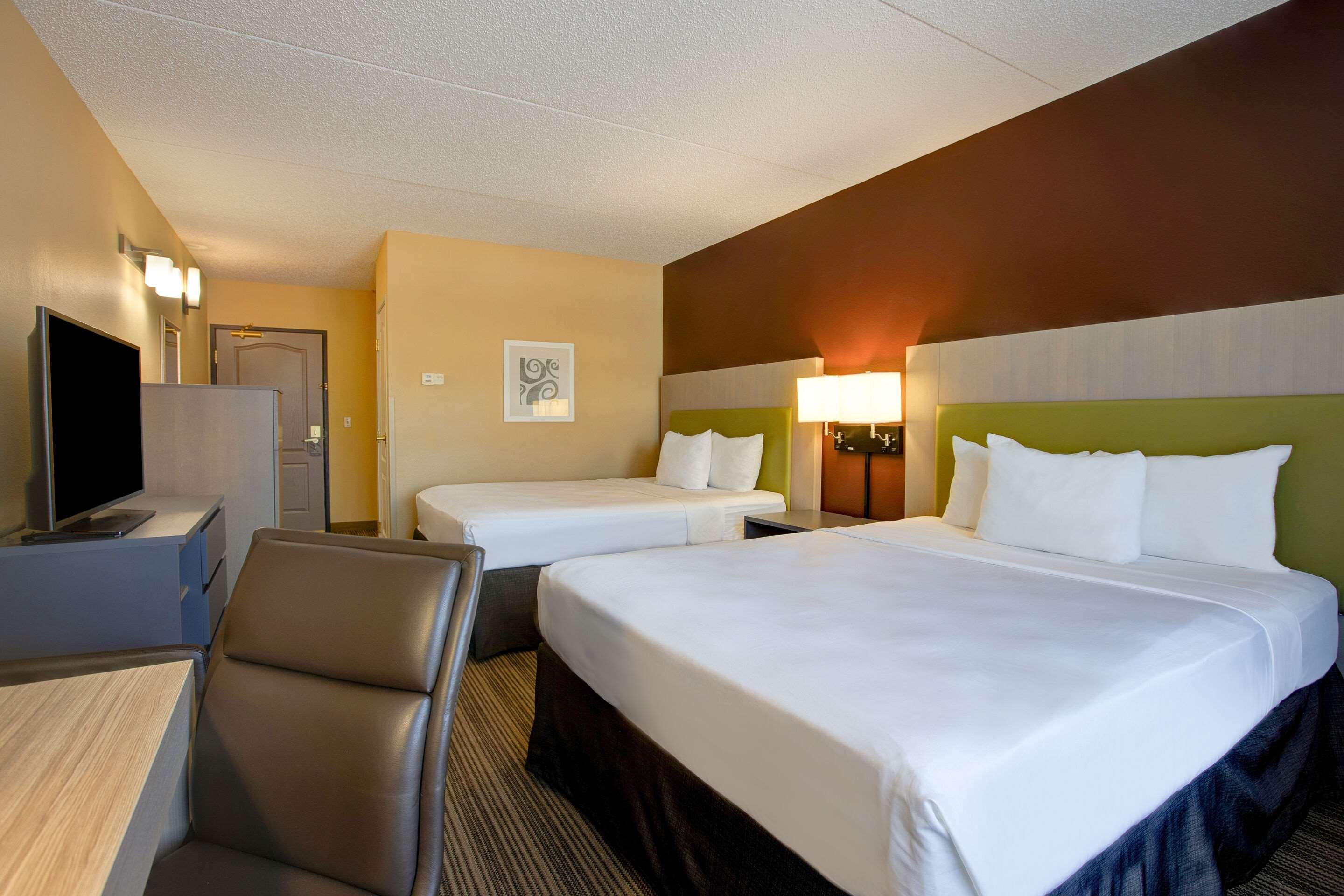 Comfort Inn & Suites St Paul Northeast Vadnais Heights Exterior photo
