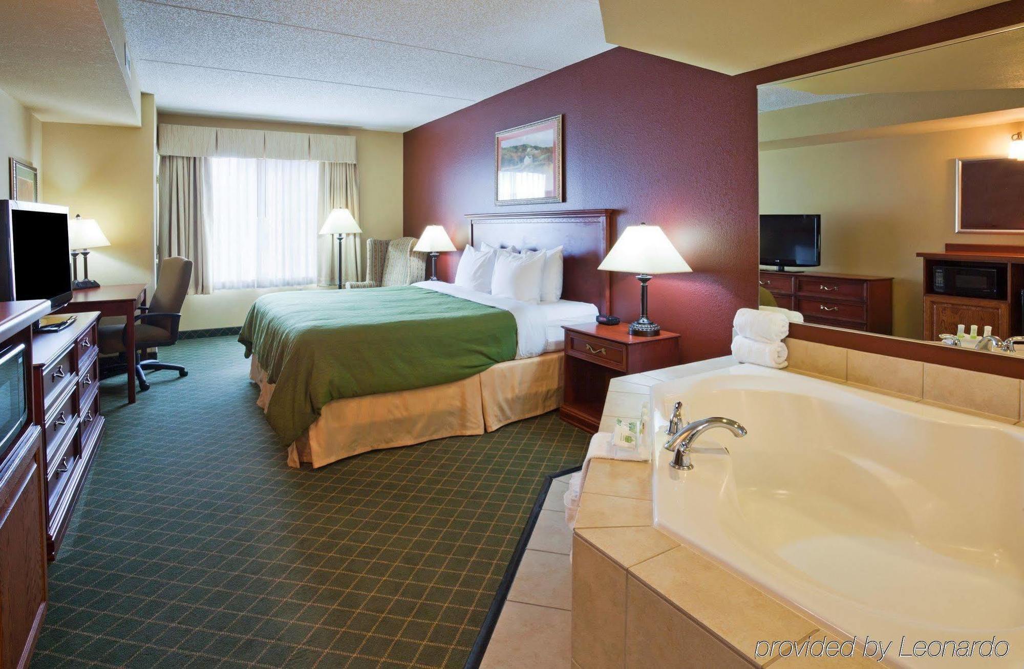 Comfort Inn & Suites St Paul Northeast Vadnais Heights Exterior photo